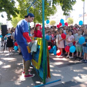 Извођење представе „Прича о води“ на Тргу краља Милана